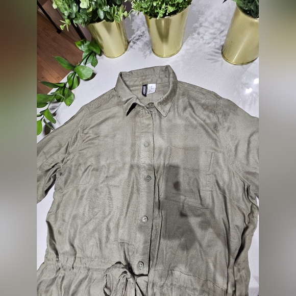 NWOT H&M (DIVIDED) Jolie robe chemisier neuve vert kaki ajustable à la taille - Picture 4 of 7